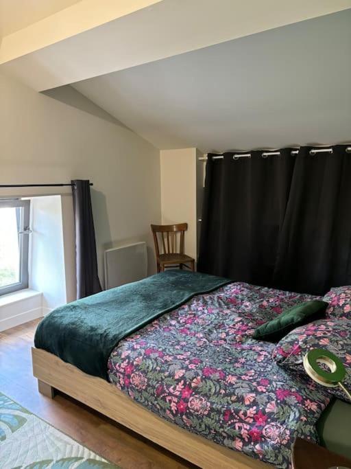 Charmante Maison Renovee Centre-Ville Balbigny Екстериор снимка